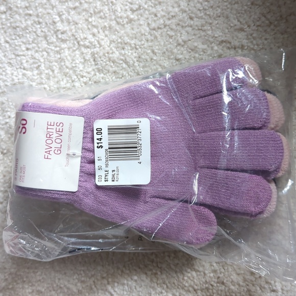 3 for $30. Set of touchscreen compatible gloves - Picture 2 of 5